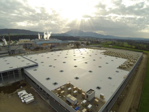 Пример мембранной кровли на зданиях Пример мембранной кровли на зданиях – фото 2